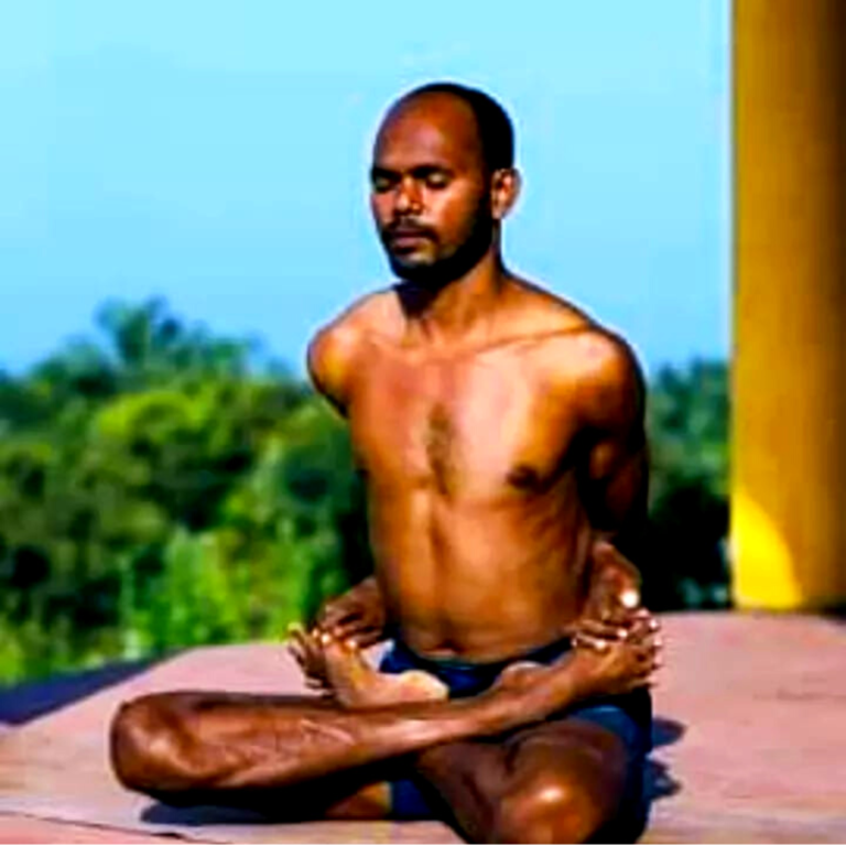 yoga-teacher-ingoa-india